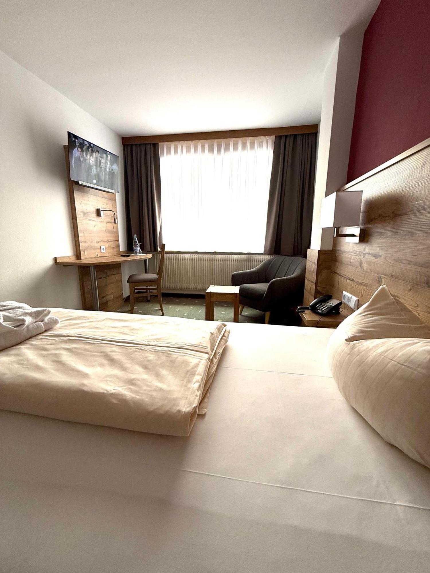 Hotel Traube Loßburg Esterno foto