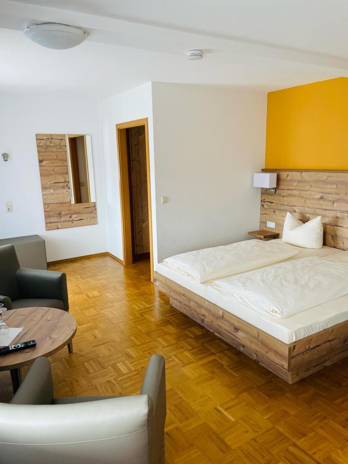 Hotel Traube Loßburg Esterno foto