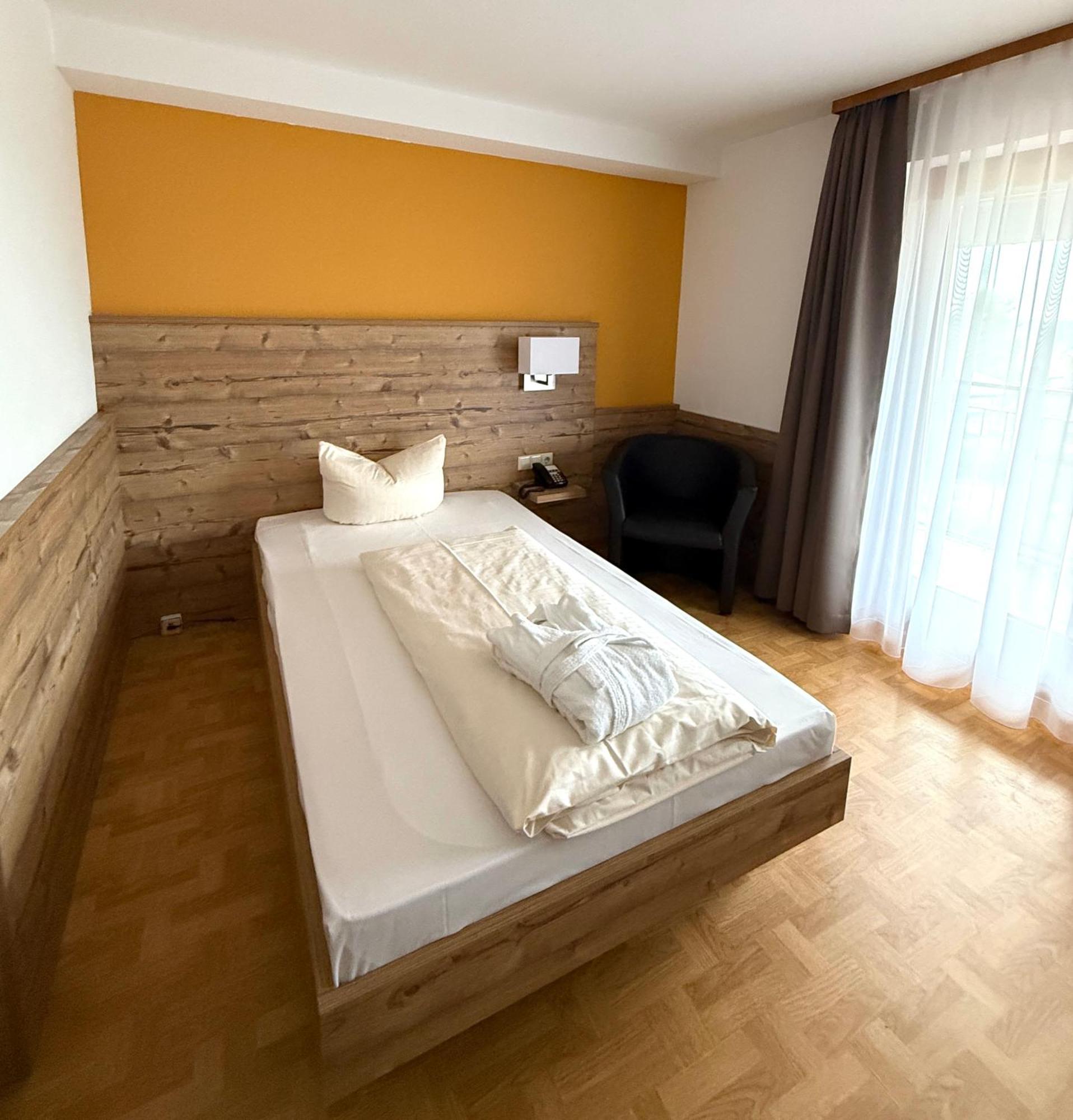 Hotel Traube Loßburg Esterno foto