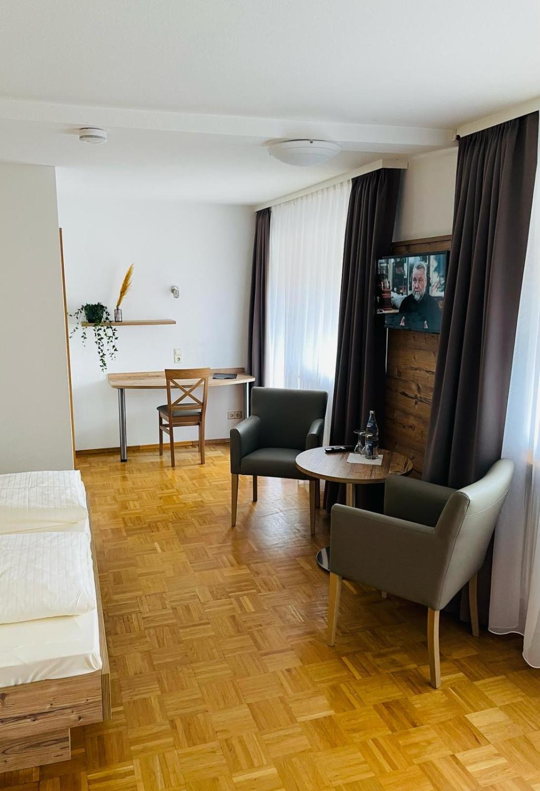 Hotel Traube Loßburg Esterno foto